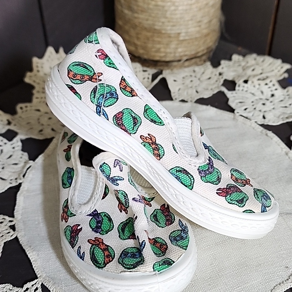 Vintage Teenage Mutant Ninja Turtle slip-ons child size 4